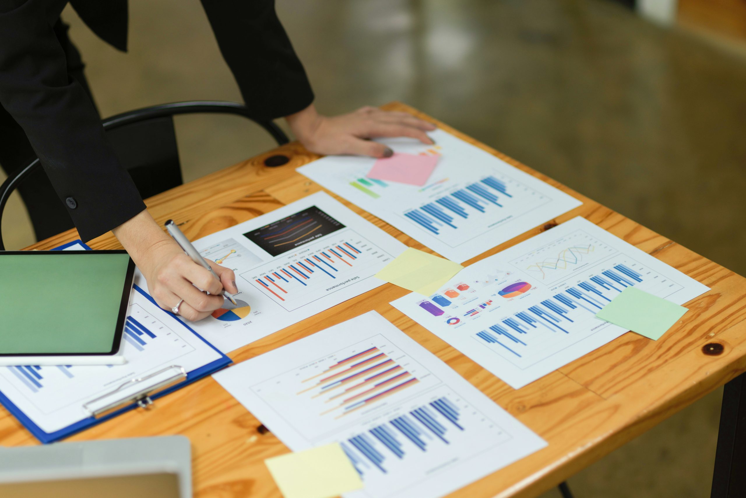 What is the difference: Data Analytics vs business intelligence